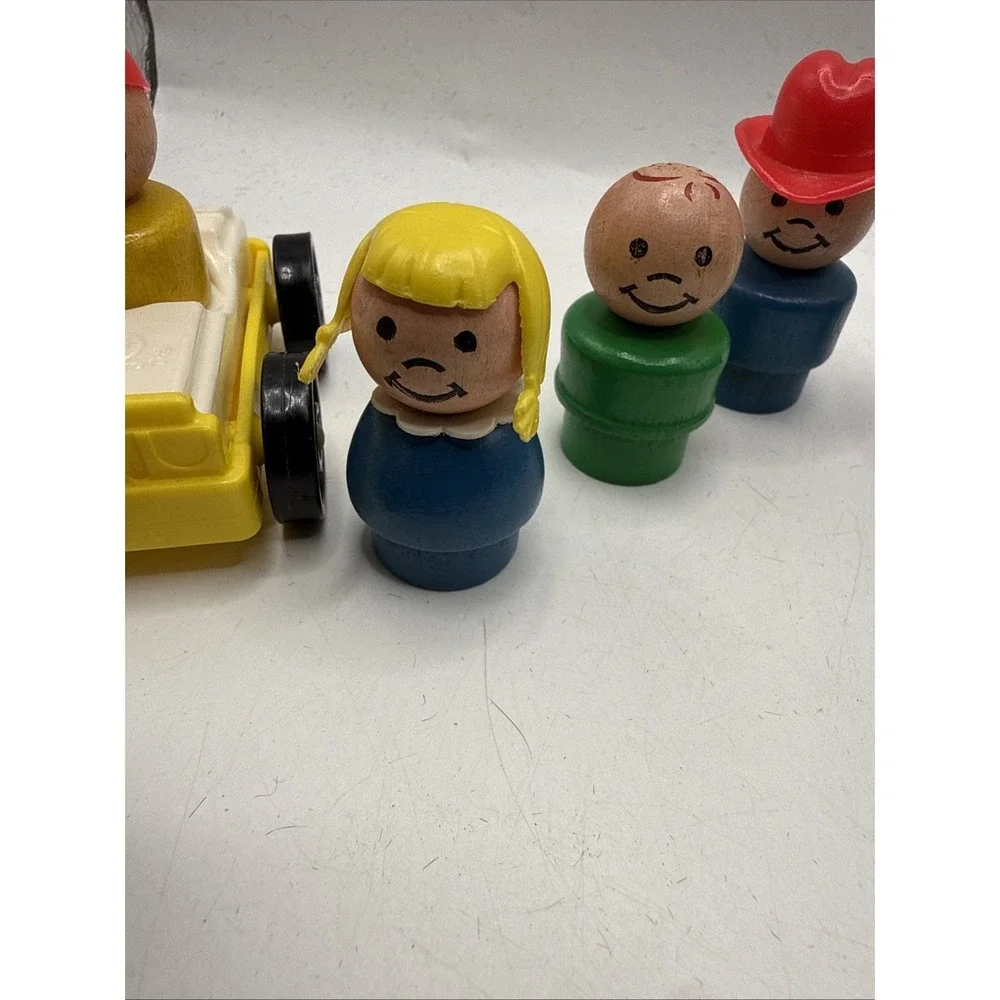 Lot‎ of 13 Vintage Fisher-Price Little People Figures & 4 cars 1970s (17 Pieces)